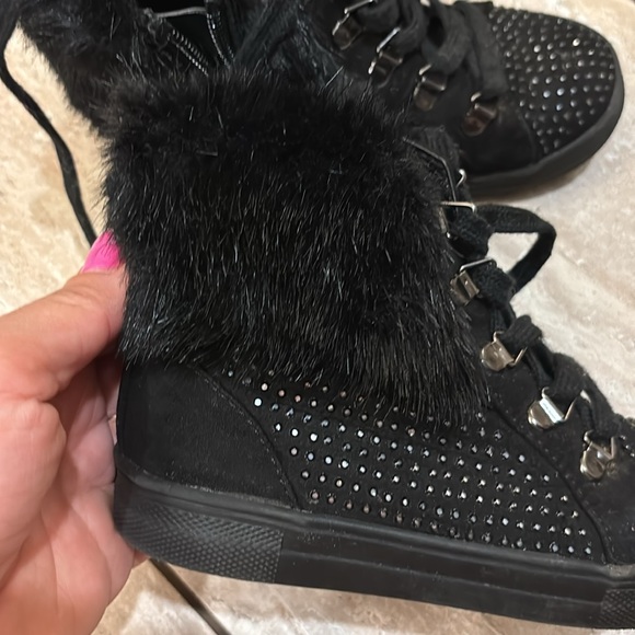 Black KidPik fur topped sneaker with silver studs, size 11 - Picture 5 of 6